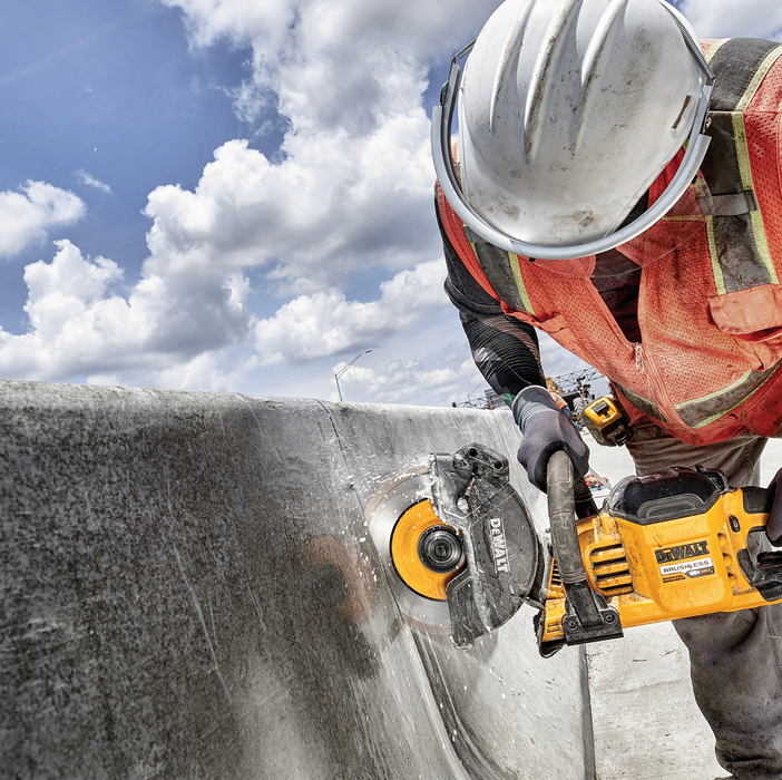 Dewalt® FLEXVOLT® 60V MAX* CORDLESS BRUSHLESS 9 IN. CUT-OFF SAW KIT, DCS692X2