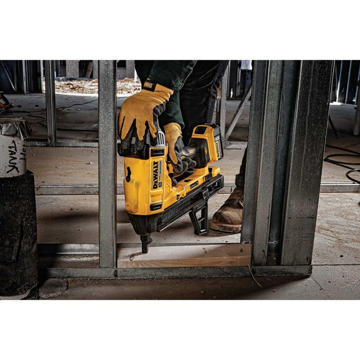 Dewalt® 20V MAX* XR® Cordless Concrete Nailer Kit DCN890P2